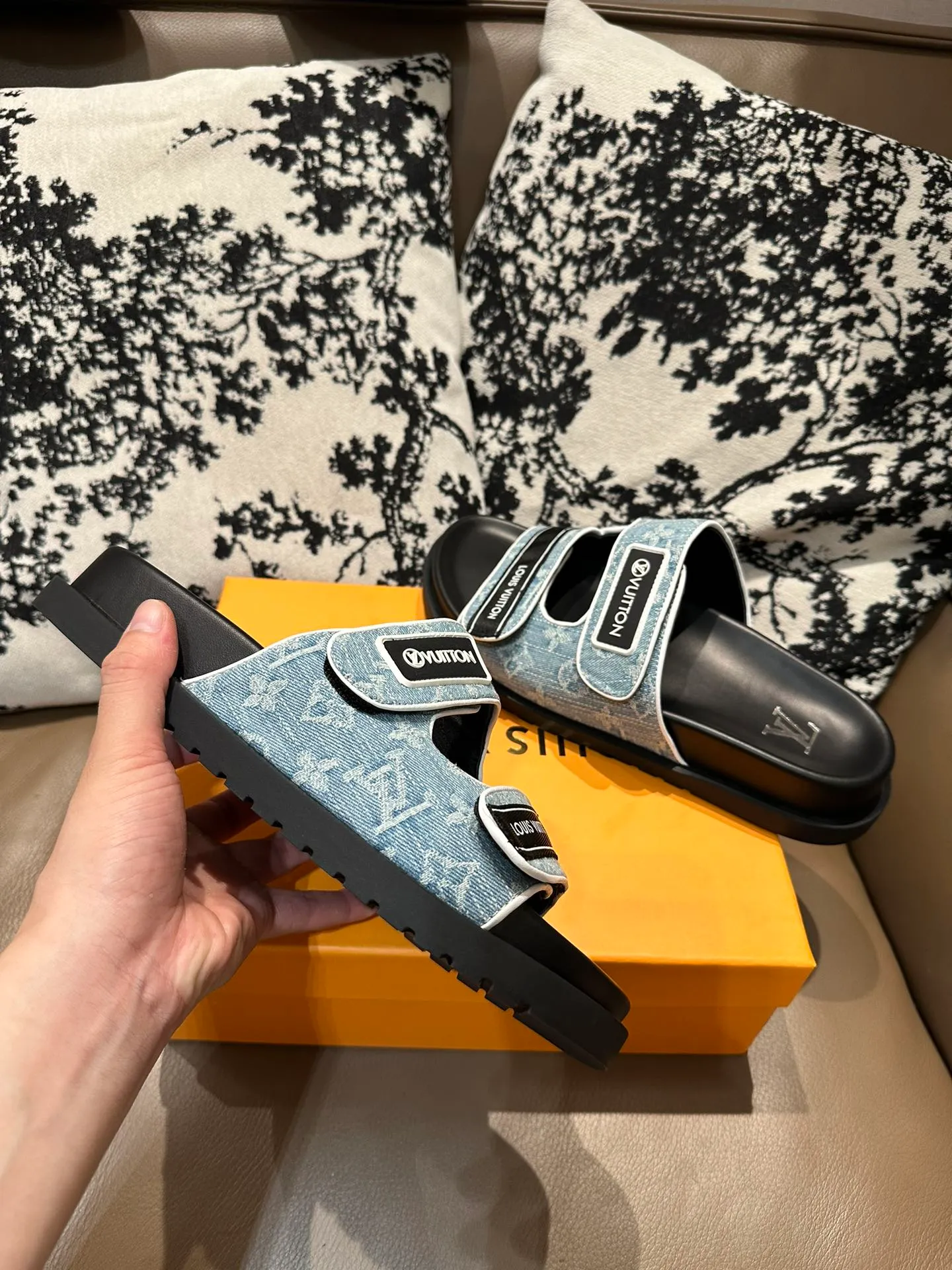Men's shoes 💰360💰 LV flip flops, cowhide surface, sheepskin lining, size 36-46
